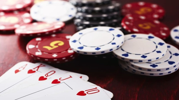 Bài Poker hay còn được gọi với tên gọi khác là Texas Hold’s em. Là một thể loại game được phổ biến rộng rãi trên các sòng casino quốc tế, và ngay cả các sòng casino trực tuyến trong nước. Đây là một dạng chuyển thể khác của 52 lá bài tây. Hãy đế 188BET casino trực tuyến để biết thêm thông ti nhé .